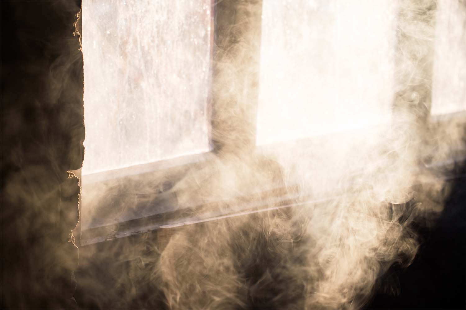 4 Ways a Smoke Odor Eliminator Will Help You Get Your Security Deposit Back